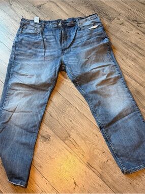 Levi's Men's Medium Blue Relaxed Straight Jeans